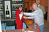 09_Frau Roeder  erhaelt vom Vorsitzenden G. Werdermann den Kameradschaftswimpel.JPG