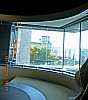 Blick durch das Eckfenster im TV-Studio auf das Regierungsviertel.JPG