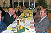li., Angeregte Gespraeche,  OTL a.D Prokoph u. OTL a.D. Schantz, re.JPG
