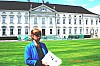 Frau Christiane Borchard vom Bundespraesidialamt fuehrte und betreute uns.JPG